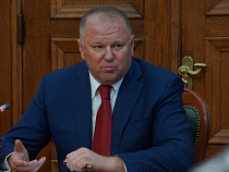 Цуканов отобрал мобильники у губернаторов 