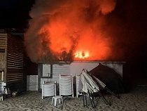 Ночью на пляже в Янтарном было горячо 