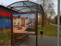 В Советске остановки украсили видами города