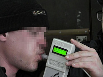 Полицейские задержали жителя Светлого за пьяный визит на Масленицу 