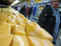 Российские молочники требуют от правительства запретить импорт сыроподобных продуктов, произведенных из растительных жиров