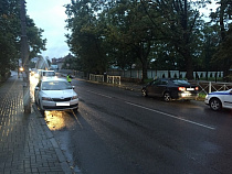 В Калининграде автомобиль сбил школьницу, внезапно выбежавшую на дорогу