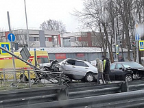 Очевидец про аварию на Восточной эстакаде: «Подушки спасли»