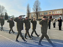 В Балтийске торжественно проводили батальон морской пехоты