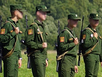 Калининградский офицер публично избил солдата