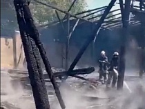 В бывшей воинской части в Калининграде загорелись склады