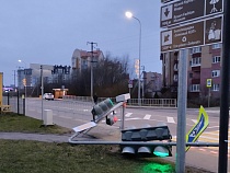 Ураган валит в Калининградской области деревья, светофоры, шатает дома