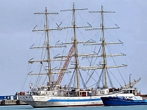 Построенный в Гданьске парусник-легенда зашёл в порт Пионерский