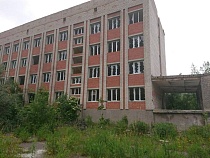 В Озёрске потребовали законопатить огромный дом