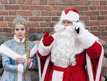 Деда Мороза и Снегурочку в Калининграде выцарапывают как в последний раз