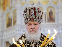 “Неуравновешенная” националистка едва не прорвалась к патриарху Кириллу 