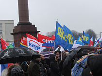 В Калининграде на митинг "За воссоединение Крыма и Севастополя с Россией" пришли 10 тысяч человек