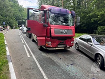 На трассе Балтийск – Калининград песковоз врезался в рейсовый автобус