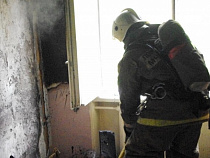 Двум пожарным расчетам в Калининграде пришлось тушить диван