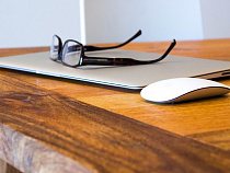 Гостья украла у пьяной подруги ноутбук и смартфон за 73 тысяч рублей