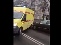 «Скорая помощь» попала в опасную аварию в Калининграде