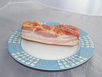 Таможенники обнаружили в микроавтобусе, следовавшем из Литвы, 2,6 тонны мяса