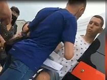 В Калининграде возникла потасовка в очереди за прививкой