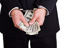 В Калининграде следователь Евгений Синюшкин подозревается в мошенничестве, совершенном в особо крупном размере 