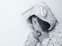 Педофила, который надругался над падчерицей, приговорили к 10 годам*