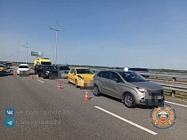 Авария с 5 машинами на Приморском кольце вызвала пробку на двух дорогах