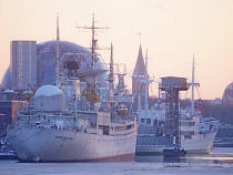 В Калининграде мороз перекрывает людям судно связи с космосом