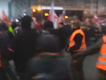 Калининградец снял массовую драку в центре Варшавы (видео)