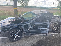 20-летняя на «БМВ» врезалась в «Фольксваген» и рейсовый автобус 