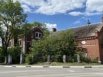 Бизнесмен из Обнинска разваливает немецкую усадьбу в Правдинске