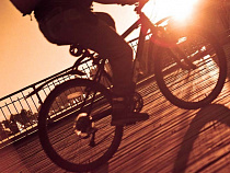 В Калининграде невнимательная пассажирка маршрутки отправила в больницу велосипедиста