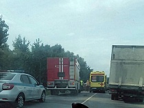 Из-за ДТП на окружной у съезда на Светлогорск возникла пробка 2 км