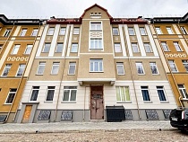 В Черняховске красивому немецкому дому делают несказанные двери