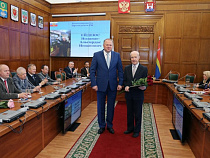 Губернатор вручил благодарность Президента РФ профессору БГАРФ