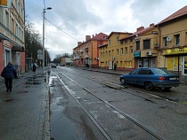 В Калининграде водитель довёл женщину до падения лицом в лужу   