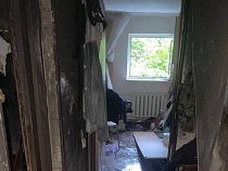 В Калининграде женщин из пылающего дома эвакуировали через окно