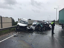 Лобовое столкновение на Южном обходе: три человека госпитализированы