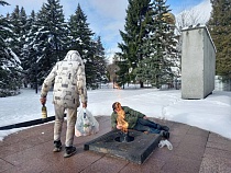 Вечный огонь на Комсомольской в Калининграде облюбовали маргиналы