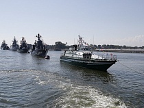 В Балтийске начали выводить корабли на линию парада 