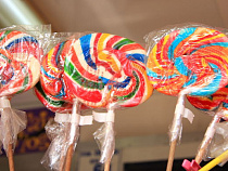 Московская турфирма хочет спасти калининградских детей от кариеса из-за карамели