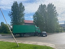 Дама на «Фиате» перепутала дороги и врезалась в грузовик 