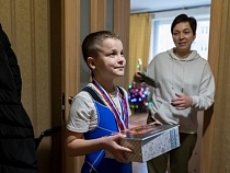 «Адский шеф»: Алиханов исполнил мечту мальчика из Пионерского 