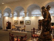 В Музее изобразительных искусств выставили антикварную мебель XIX-XX веков