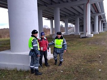 Под Гвардейском отрепетировали захват нарушителя под мостом через Дейму