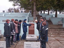 Обитателям колонии в пос. Славинск прививают патриотические чувства