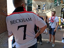 Фанаты караулят Дэвида Бекхэма у отеля в Калининграде