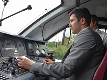 Антон Алиханов управлял поездом на пути в Черняховск