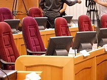  В новом зале заседаний депутатов Калининградской облдумы не так рассадили