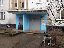 Калининградца ограбили в подъезде дома, причинив ущерб на 150 тысяч рублей