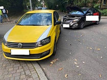 «Хёндэ» не пропустил «Фольксваген» через перекрёсток у лицея №49