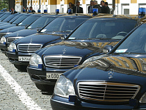 Российские чиновники в ближайшие четыре года не смогут ездить на машинах Mercedes-Benz и Fiat Chrysler